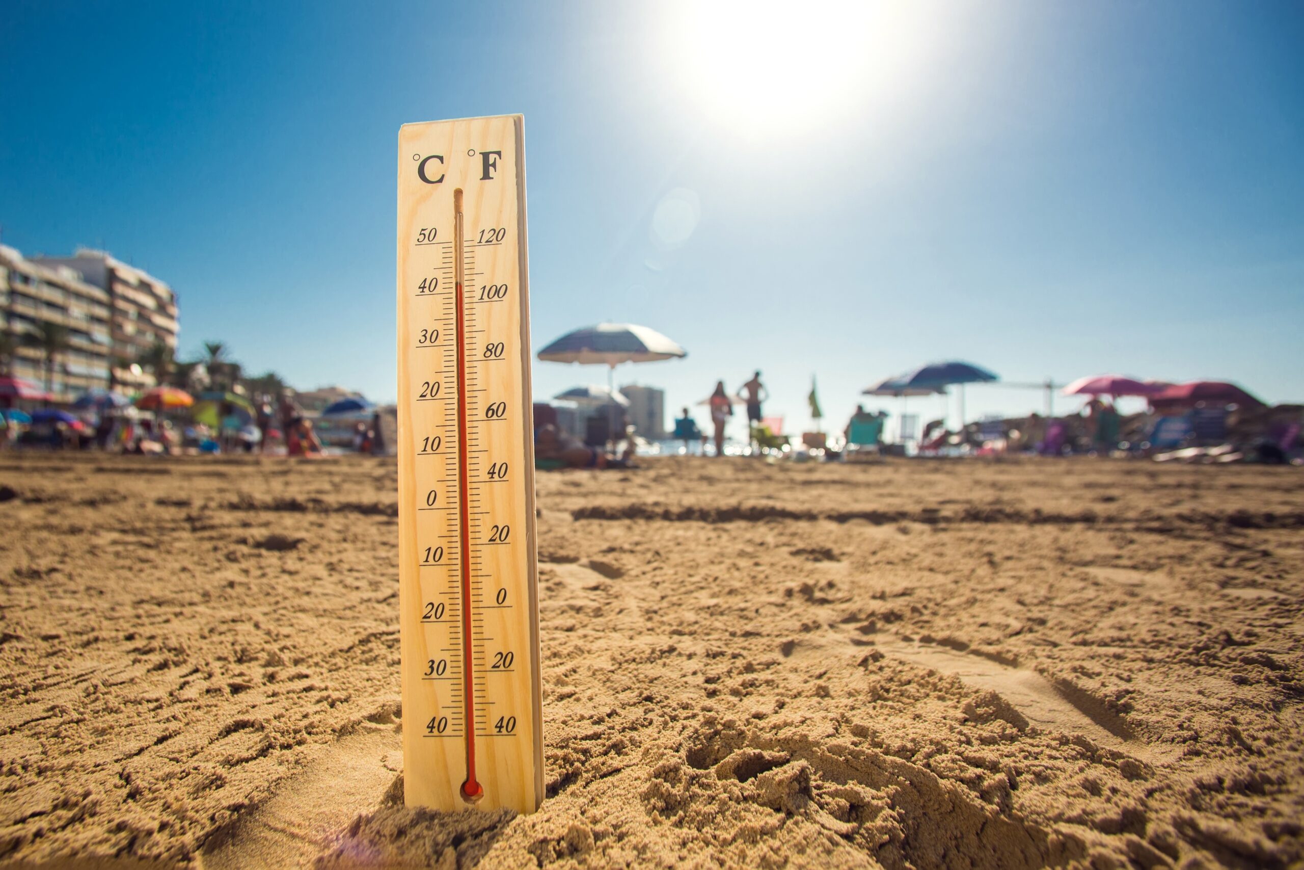 Varning om höga temperaturer på Costa del Sol och hagel i norra Spanien