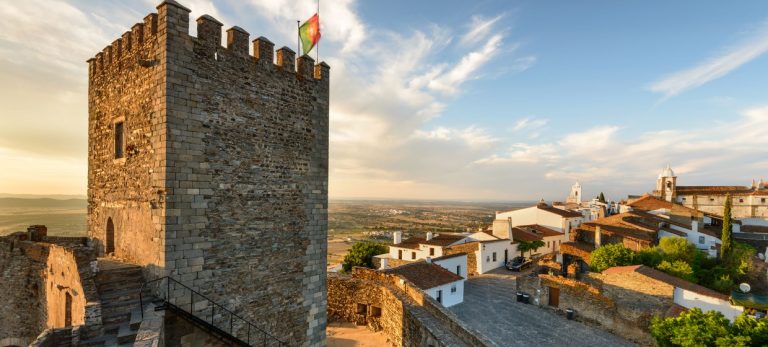 Bautasten och megalitcirklar vid Evora samt Portugals mest autentiska by Monsaraz