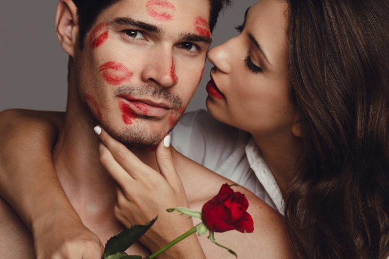Close,Up,Of,Woman,Kissing,Her,Boyfriend.,Man,Kissed,By