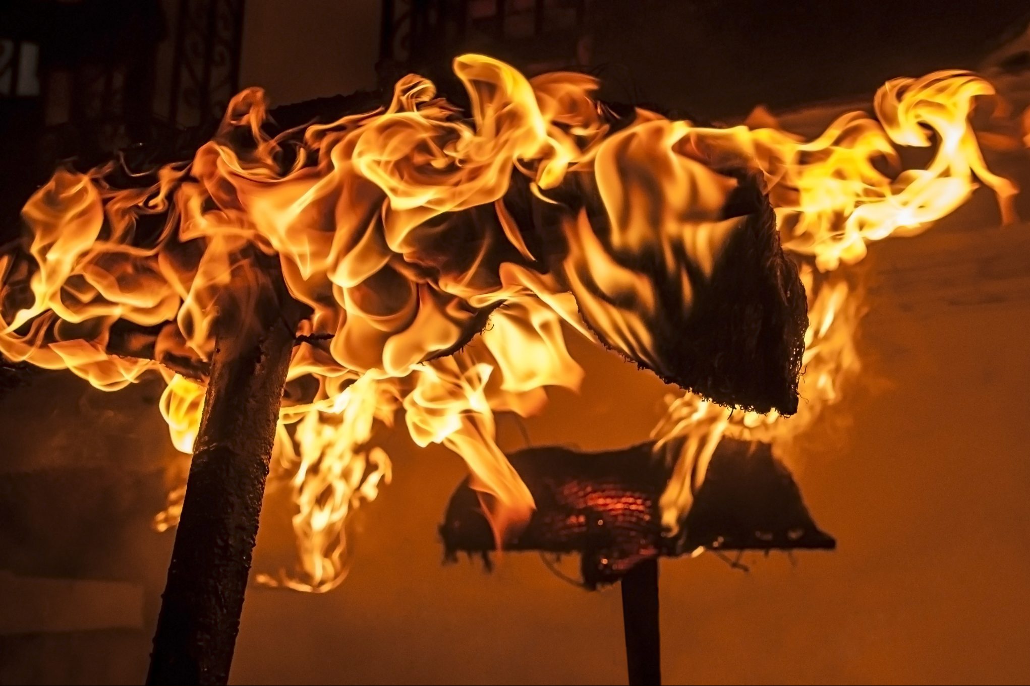 Brännande av olivoljemattor i Casarabonelas Rondeles-festival