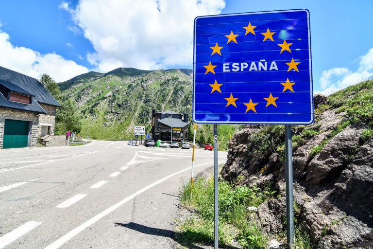 Spanien tar bort krav på covidcertifikat vid franska gränsen