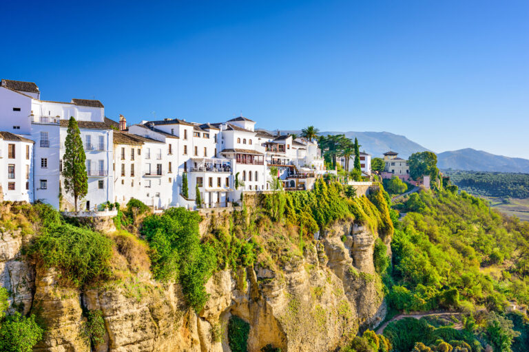 Andalusien - romantiskt byliv eller avbefolkade småbygder?