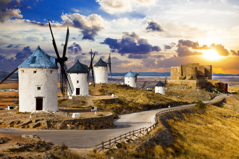 Consuegra – staden vid foten av åsen där Don Quijotes jättar står