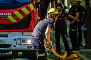 Bilbrand på parkering i Marbella 