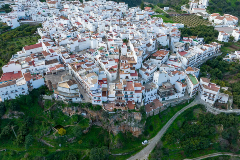 By i Málagaprovinsen har fastighetspriser i nivå med Madrid och Barcelona