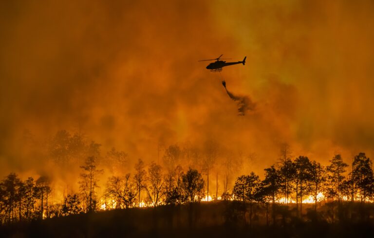 Fire,Fighting,Helicopter,Carry,Water,Bucket,To,Extinguish,The,Forest
