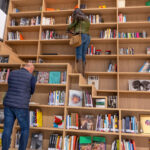 Åtta våningar högt bibliotek öppnar