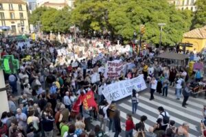 Ny demonstration mot turistbostäder