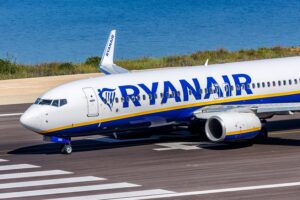 Ryanair skär ner på antalet flygsäten till Spanien