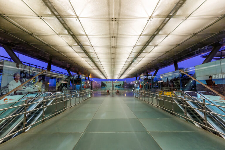 Rulltrapporna på flygplatsen ska äntligen repareras