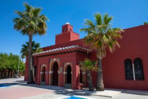 Renoveringen av Castillo El Bil-Bil har påbörjats