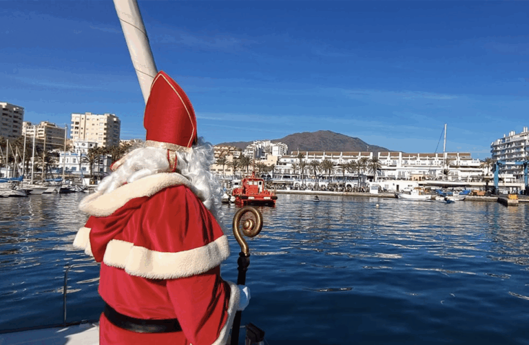 San Nicolás besöker Esteponas småbåtshamn