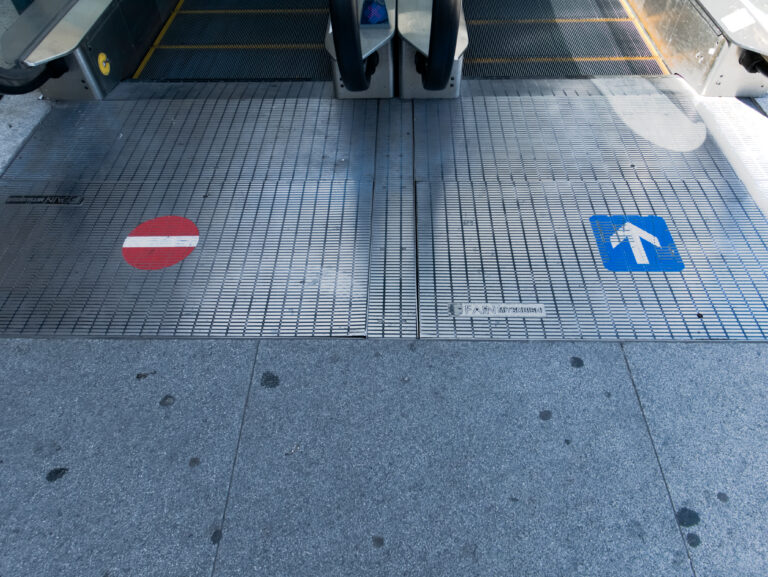 Renfes brutna löfte – Jul utan rulltrappor vid flygplatsen