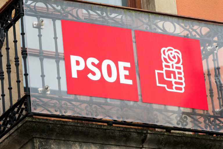 Domstol kräver full insyn i PSOE:s kontantutbetalningar