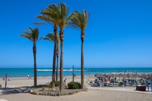 Skugga på strandpromenaden i Benalmádena